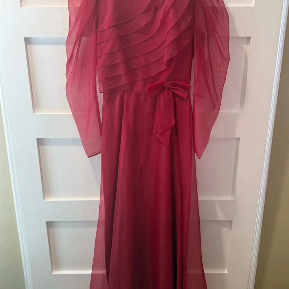 Vintage Elegant Red Chiffon Evening Dress with Bow Detail - Picture 5 of 8